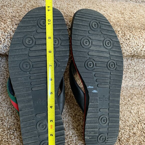Gucci Men\'s Black Leather Thong Sandals. main image 5